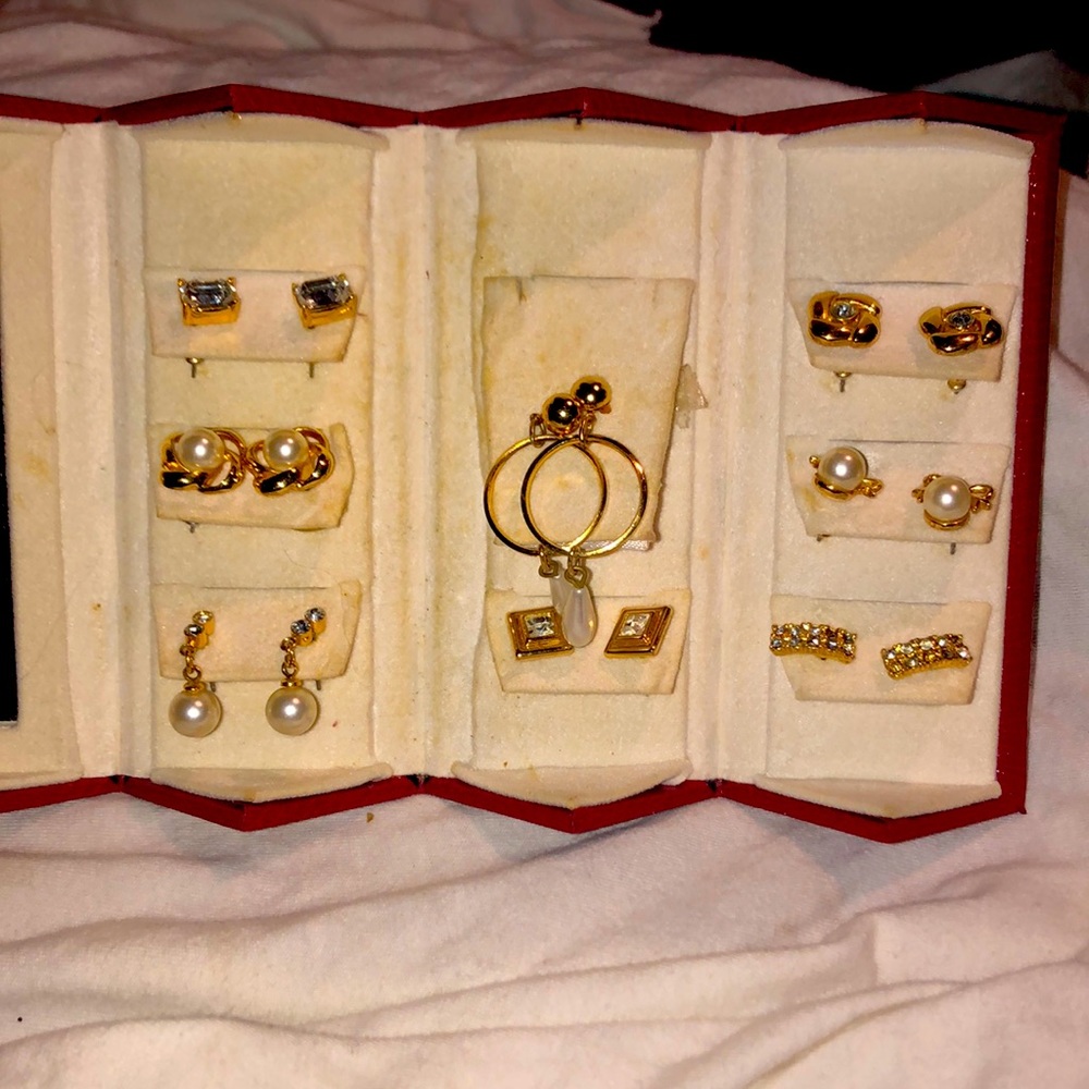 8 pair of earrings with case